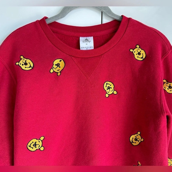 Disney Winnie the Pooh Sweatshirt XS Embroidered Tokyo Disney Red all over print - Picture 2 of 5